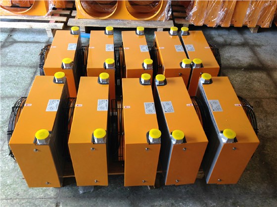 廣西容縣10臺風冷式油冷卻器RJ-355發(fā)貨圖