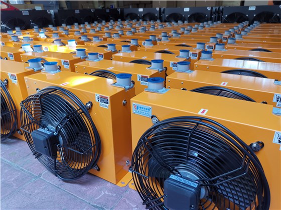 外國客戶使用睿佳冷卻器.jpg 外國客戶使用睿佳冷卻器.jpg