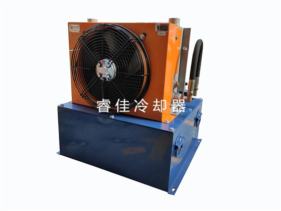 帶油箱式獨立循環(huán)風冷卻器.jpg 帶油箱式獨立循環(huán)風冷卻器.jpg