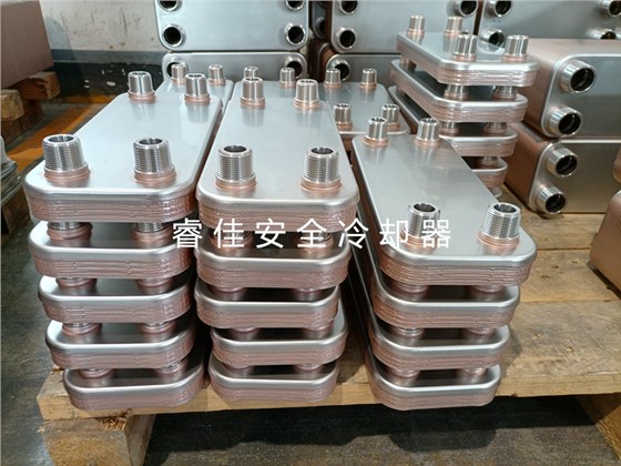 釬焊板式換熱器.jpg 釬焊板式換熱器.jpg
