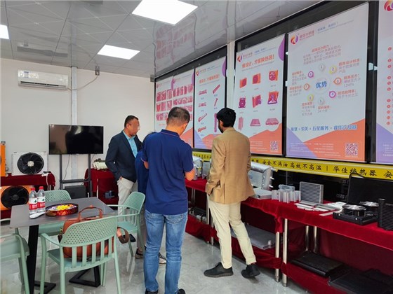 外國客戶到訪睿佳安全冷卻器.jpg 外國客戶到訪睿佳安全冷卻器.jpg