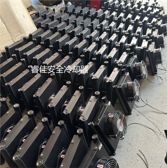 風(fēng)冷散熱器打包發(fā)貨 風(fēng)冷散熱器打包發(fā)貨