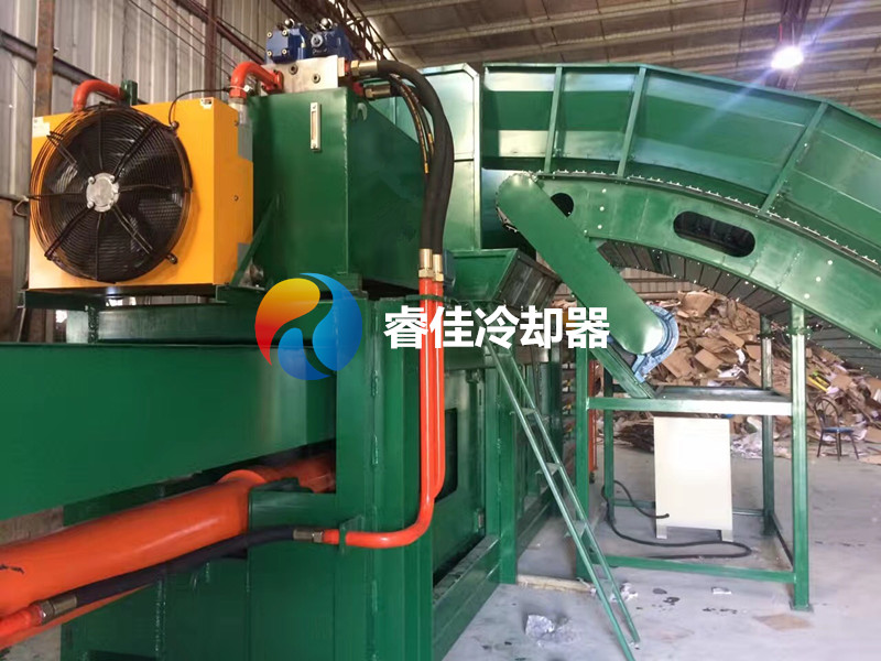 【應(yīng)用實例】睿佳<font color='red'>風冷散熱器</font>用于液壓打包機