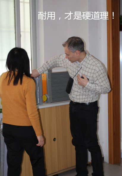 外國(guó)客戶到訪睿佳冷卻器