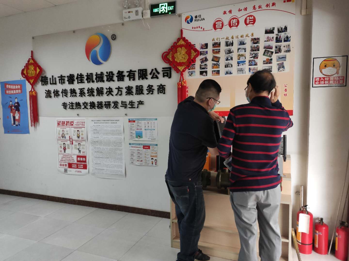 客戶到訪睿佳<font color='red'>冷卻器廠家</font>，現(xiàn)場(chǎng)選型采購(gòu)