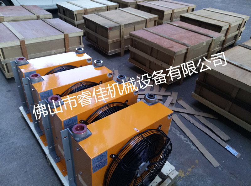 風(fēng)冷式油冷卻器RJ-456發(fā)貨.jpg 風(fēng)冷式油冷卻器RJ-456發(fā)貨.jpg