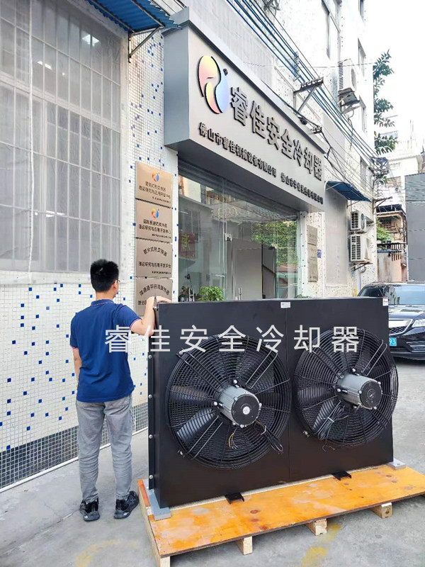 大流量雙風(fēng)扇液壓風(fēng)冷卻器.jpg 大流量雙風(fēng)扇液壓風(fēng)冷卻器.jpg