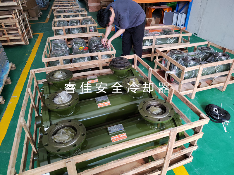 列管式水冷卻器.jpg 列管式水冷卻器.jpg