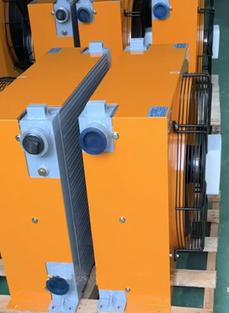 除鐵機<font color='red'>風冷式油冷卻器</font>配套案例