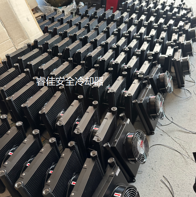 風(fēng)冷散熱器打包發(fā)貨 風(fēng)冷散熱器打包發(fā)貨