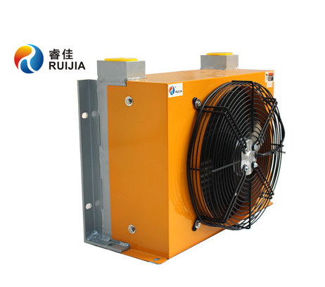 隨車吊加裝<font color='red'>風冷式液壓油散熱器</font>