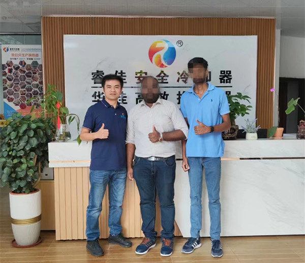 外國客戶到訪睿佳安全冷卻器