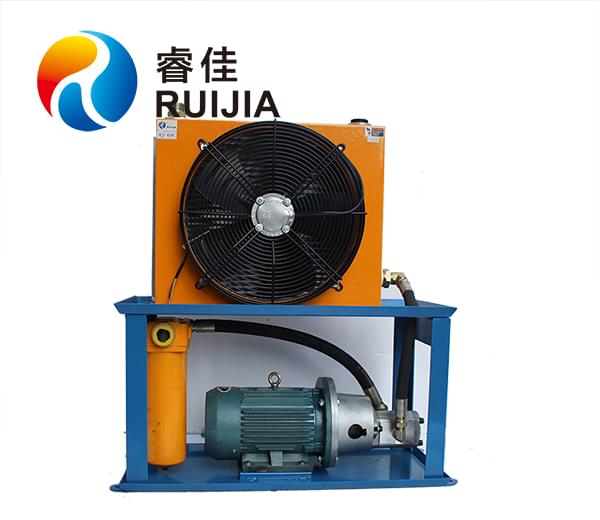 【廣東】}客戶訂做獨立循環(huán)<font color='red'>液壓油冷卻器</font>